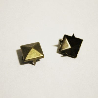 1/4" Small Antique Brass Pyramid Studs (100-pack)